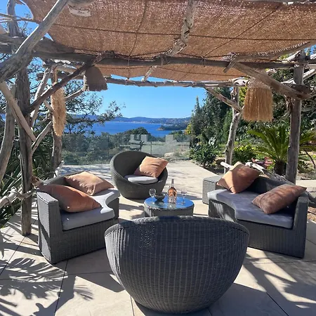Climatisee Au Lavandou Avec Vue Avec Piscine Chauffee 르 라방두