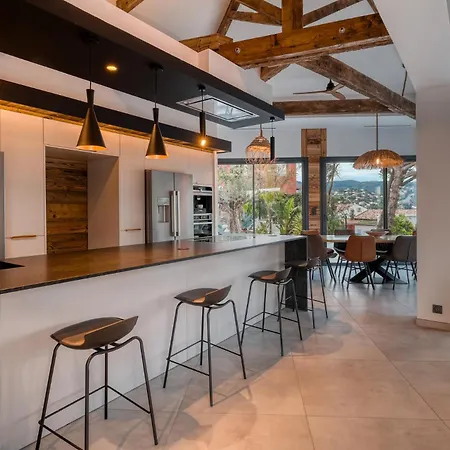 Climatisee Au Lavandou Avec Vue Avec Piscine Chauffee 别墅 *