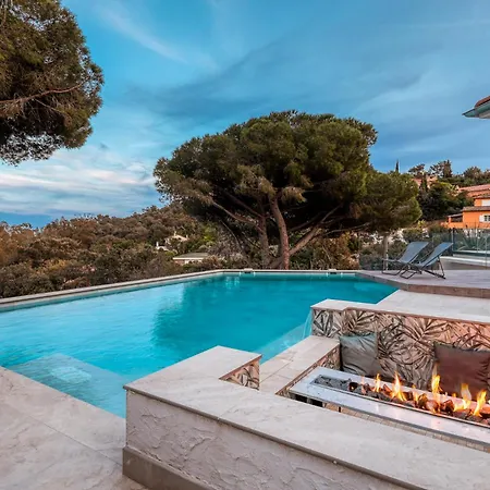 Climatisee Au Lavandou Avec Vue Avec Piscine Chauffee 빌라 르 라방두
