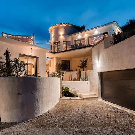 Climatisee Au Lavandou Avec Vue Avec Piscine Chauffee 勒拉旺杜