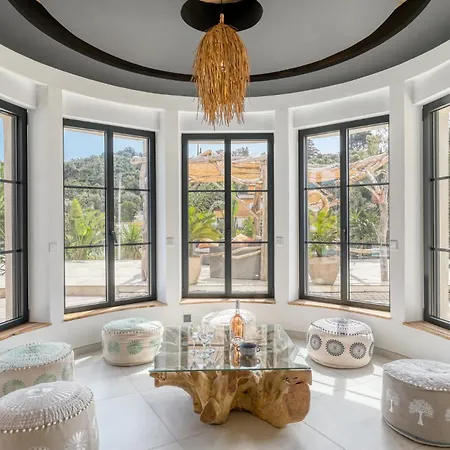 Climatisee Au Lavandou Avec Vue Avec Piscine Chauffee 别墅 *