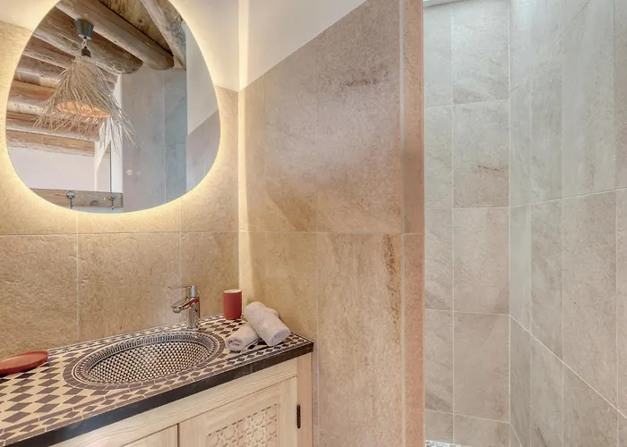 Climatisee Au Lavandou Avec Vue Avec Piscine Chauffee