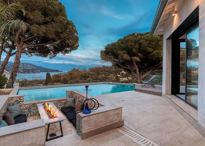 Climatisee Au Lavandou Avec Vue Avec Piscine Chauffee * Le Lavandou