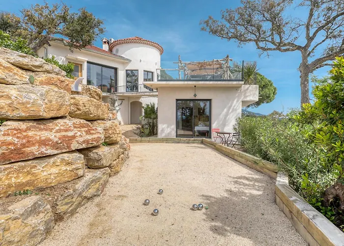 Climatisee Au Lavandou Avec Vue Avec Piscine Chauffee Villa *