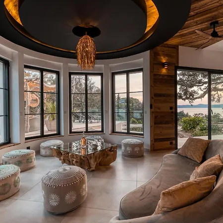 Climatisee Au Lavandou Avec Vue Avec Piscine Chauffee Villa *