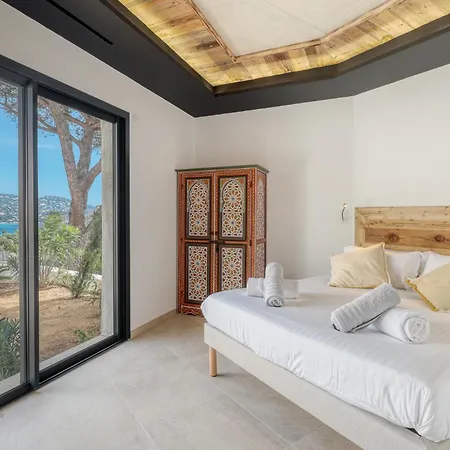 Climatisee Au Lavandou Avec Vue Avec Piscine Chauffee Villa *