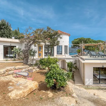Climatisee Au Lavandou Avec Vue Avec Piscine Chauffee Vila Le Lavandou