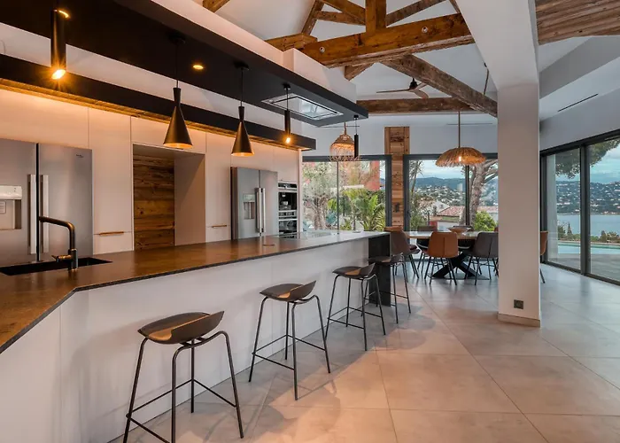 Climatisee Au Lavandou Avec Vue Avec Piscine Chauffee Vila *