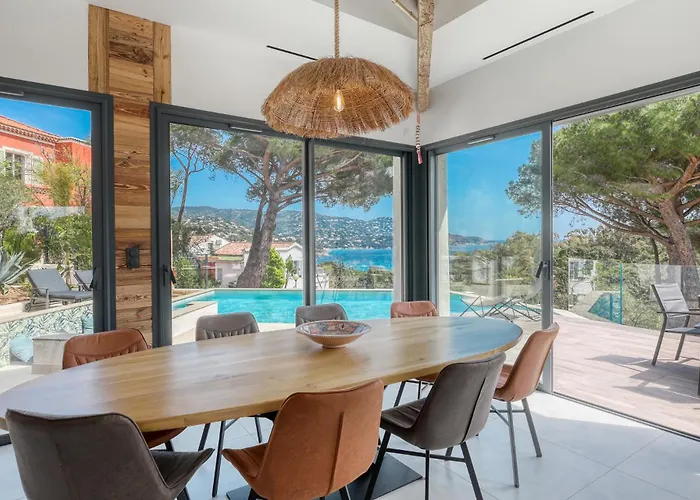 Climatisee Au Lavandou Avec Vue Avec Piscine Chauffee Le Lavandou
