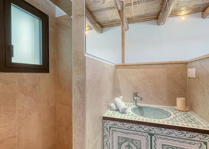 Climatisee Au Lavandou Avec Vue Avec Piscine Chauffee