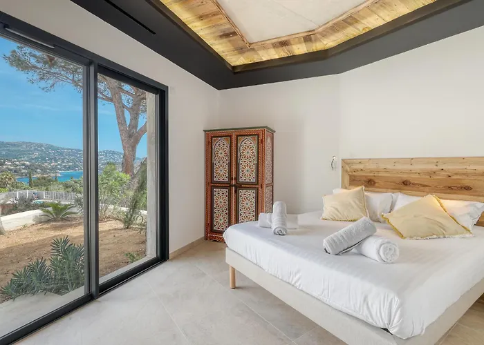 Climatisee Au Lavandou Avec Vue Avec Piscine Chauffee Villa *