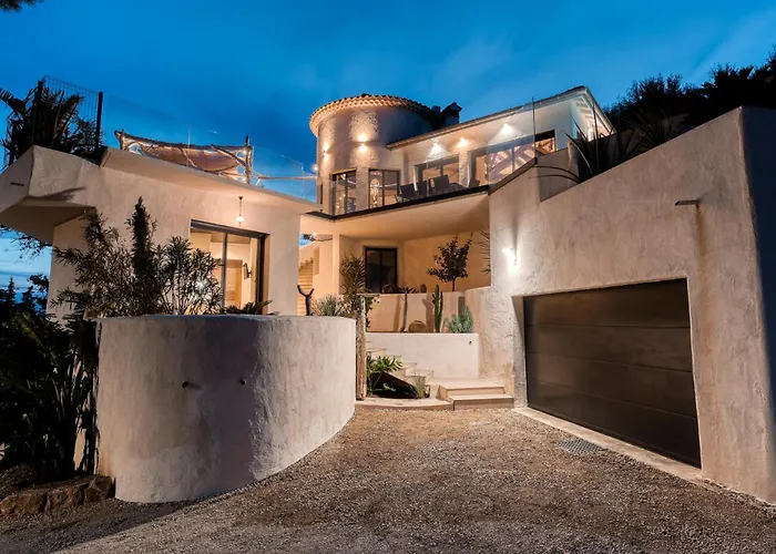 Climatisee Au Lavandou Avec Vue Avec Piscine Chauffee Le Lavandou