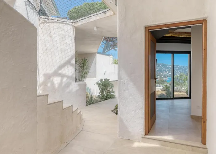 Climatisee Au Lavandou Avec Vue Avec Piscine Chauffee * Le Lavandou