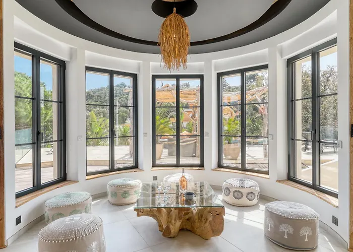 Climatisee Au Lavandou Avec Vue Avec Piscine Chauffee Villa *