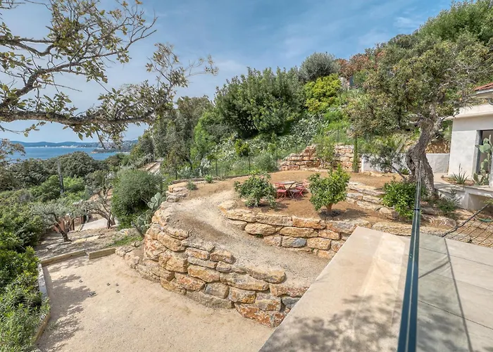 Climatisee Au Lavandou Avec Vue Avec Piscine Chauffee Villa
