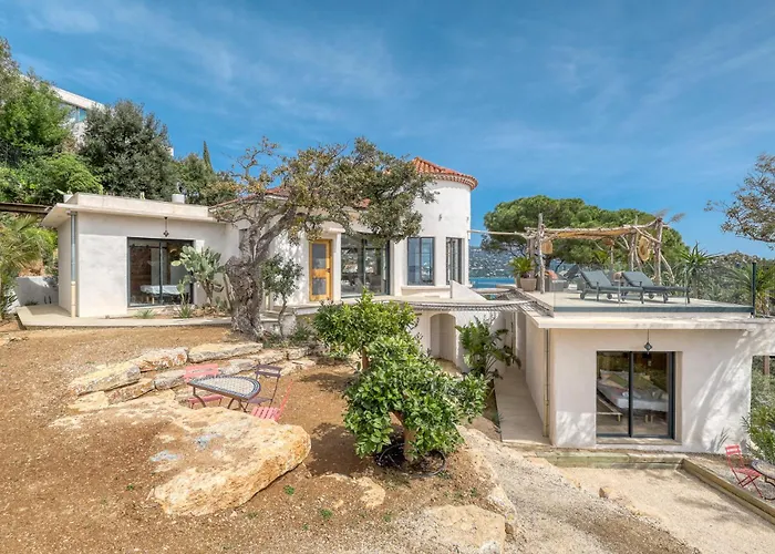 Climatisee Au Lavandou Avec Vue Avec Piscine Chauffee Vila Le Lavandou